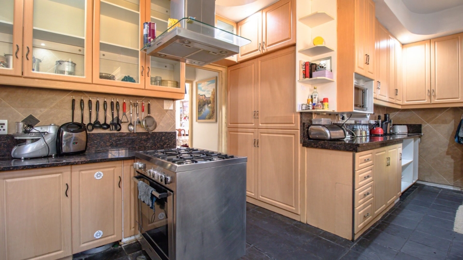 6 Bedroom Property for Sale in Van Ryneveld Western Cape